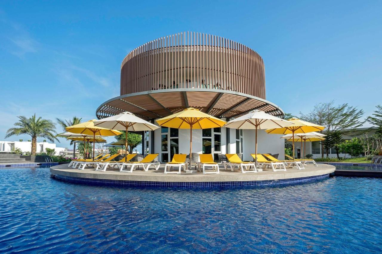 Oceanami Villa Resort: Beachfront Villas with Pool and BBQ in Long Hai Exterior photo