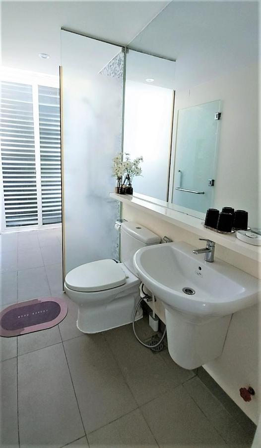 Oceanami Villa Resort: Beachfront Villas with Pool and BBQ in Long Hai Exterior photo