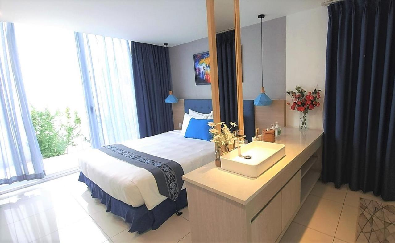 Oceanami Villa Resort: Beachfront Villas with Pool and BBQ in Long Hai Exterior photo