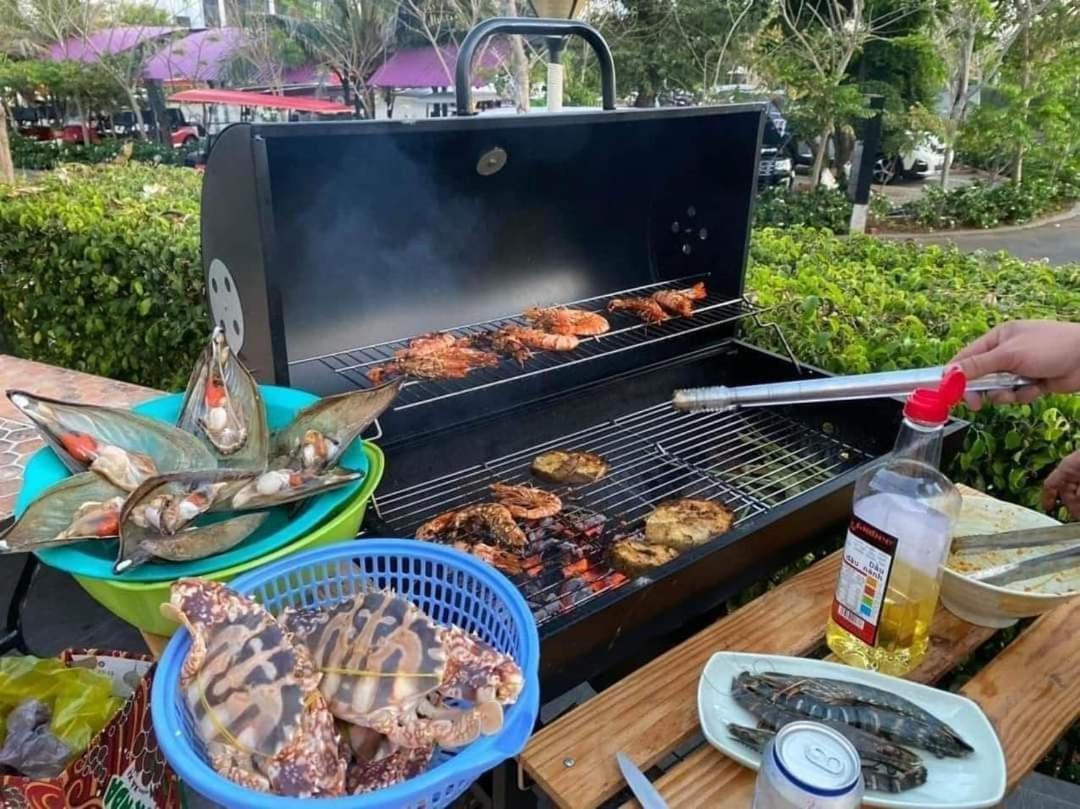 Oceanami Villa Resort: Beachfront Villas with Pool and BBQ in Long Hai Exterior photo