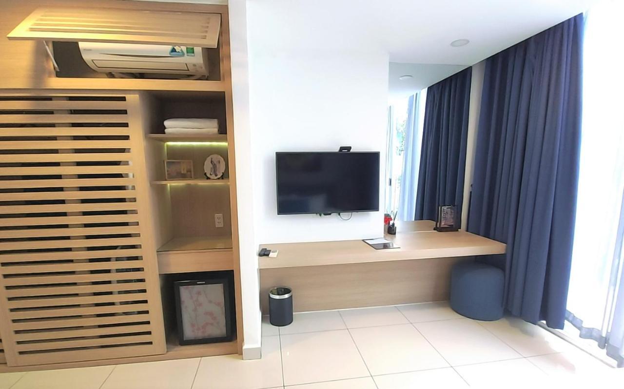 Oceanami Villa Resort: Beachfront Villas with Pool and BBQ in Long Hai Exterior photo